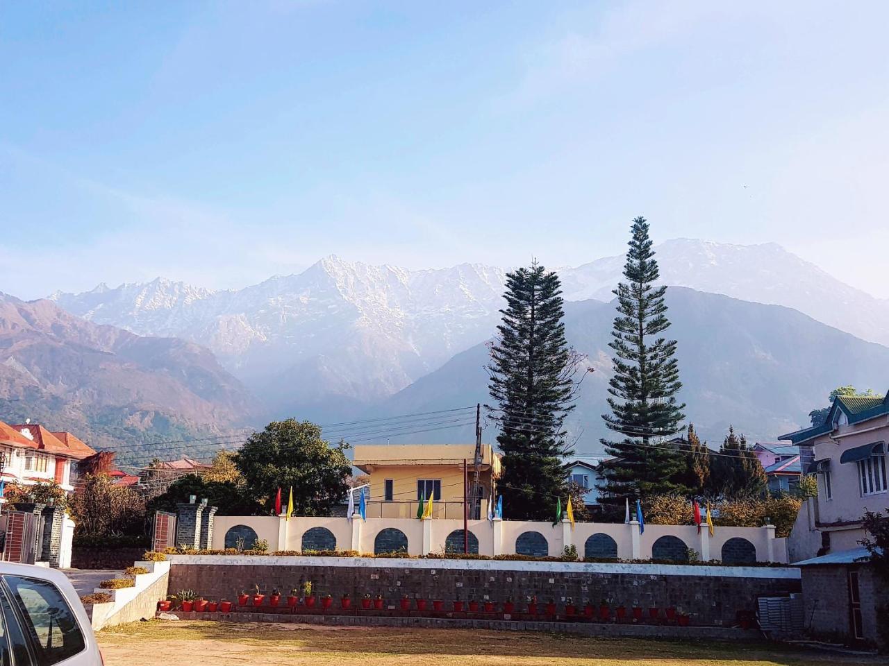 Hotel Dharamshala Paradise Exterior foto